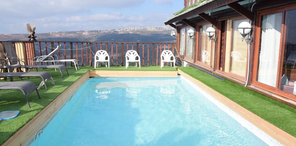 וילה הורייזן וילה הורייזן - החצר והבריכה (2).jpeg