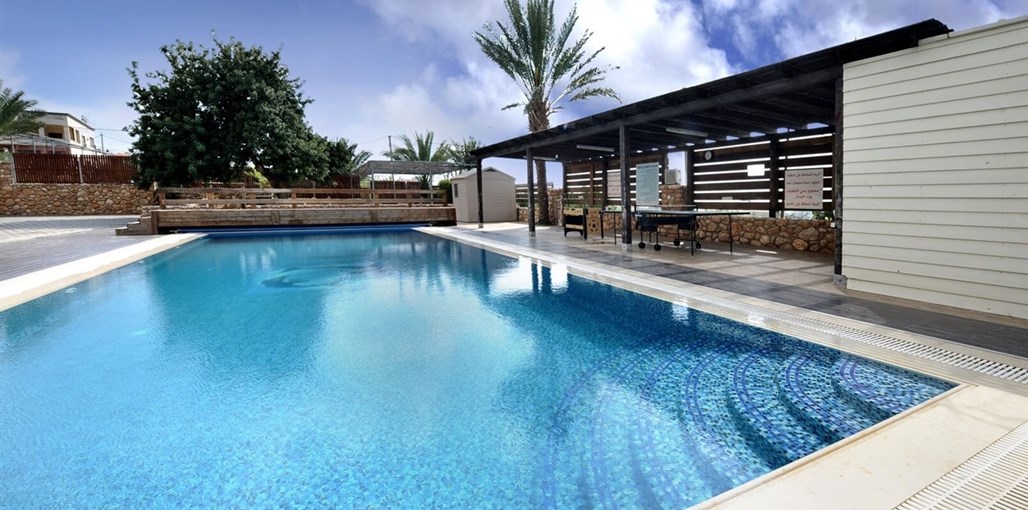 אחוזת כנען אחוזת כנען - הבריכה והחצר (12).JPG