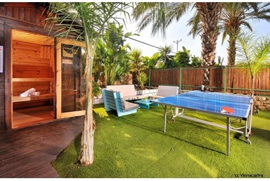 וילה נסיכת הכנרת - הבריכה והחצר