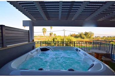 וילה סקיי האוס - מתחם החוץ