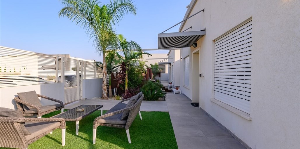 אורית בגלבוע החצר (19).jpg