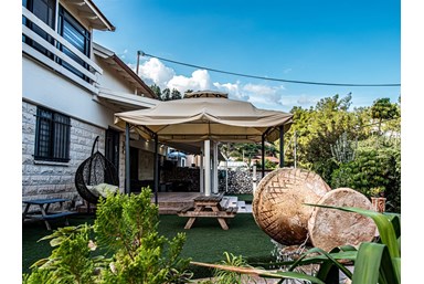 וילה אחוזת אור הגליל  - החצר האחורית (ג'קוזי ובריכה)