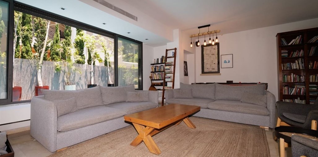 הוילה של איריס פנים (62).jpeg