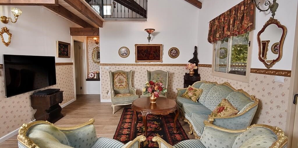 וילת השושנים וילת השושנים - פנים הוילה (14).jpg