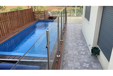 וילה אחוזת אגם כנרת - הבריכה הג'קוזי והחצר