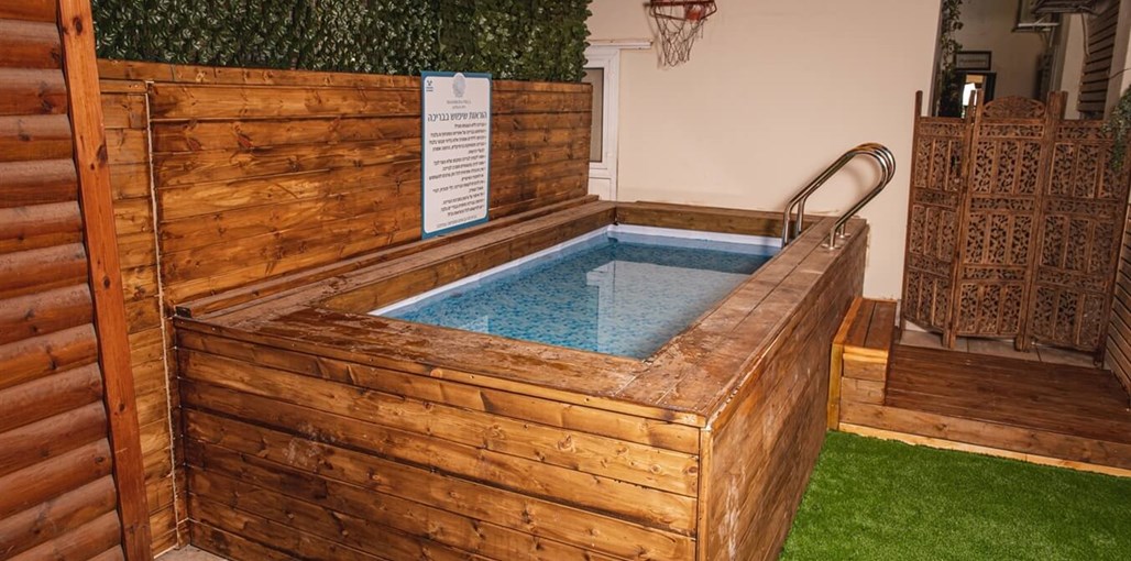 וילה מנזולינה וילה מנזולינה - החצר והבריכה (1).jpg