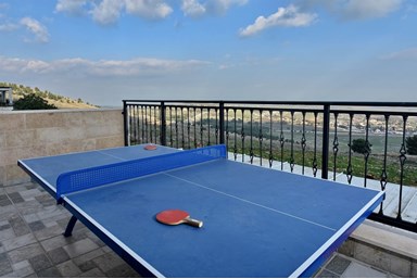 וילה אדג' - Villa Edge - החצר והנוף