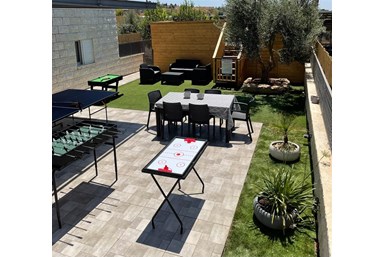 וילה ויליז'ן - החצר