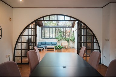 וילה מול תכלת