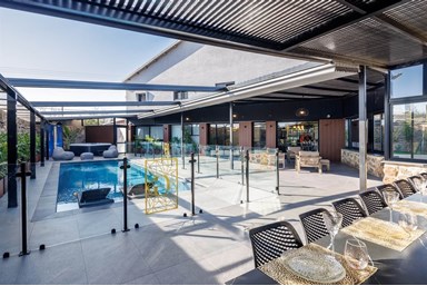 וילה אירוח יוקרתי גלאס האוס - Glass House - מתחם החוץ