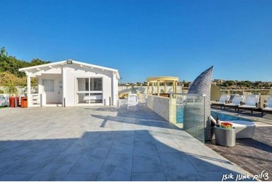 וילה מנו ויליג' - מתחם החוץ