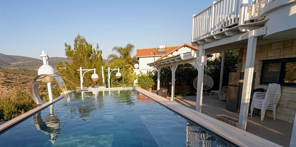 אחוזת קרן שמש חצר (2).jpg