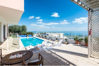 וילה ברוק – Villa  Brook   - מתחם החוץ