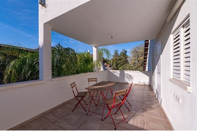 וילה טי האוס - Villa T House - החצר