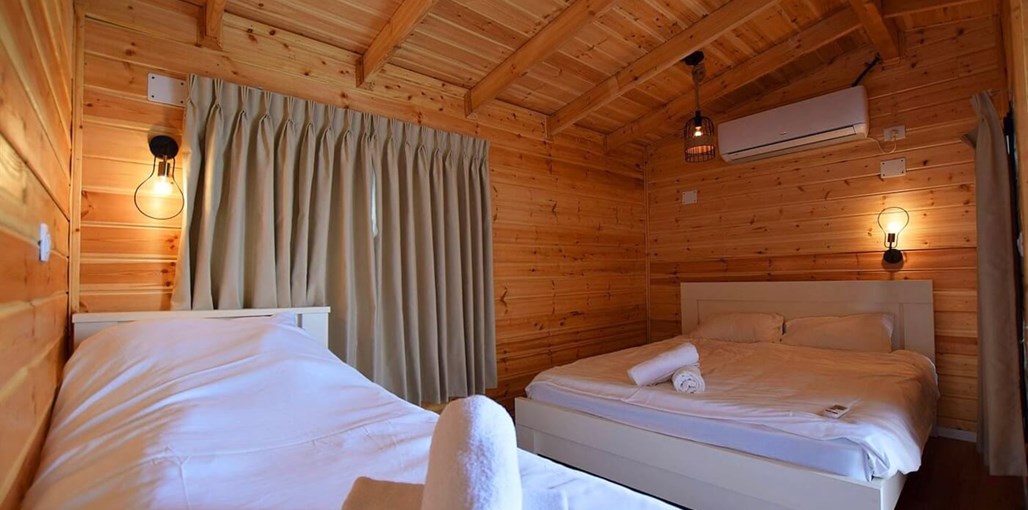 אחוזת ראש ההר בקתה - חלל פתוח.jpeg