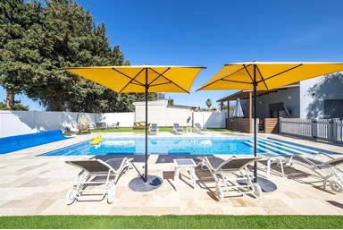 וילה אחוזת עומרי - מתחם החוץ