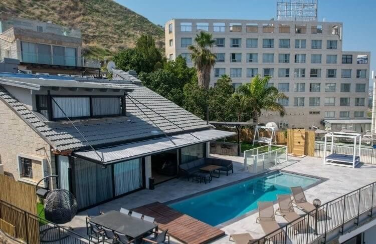 וילה רז בכנרת החצר (2).jpg