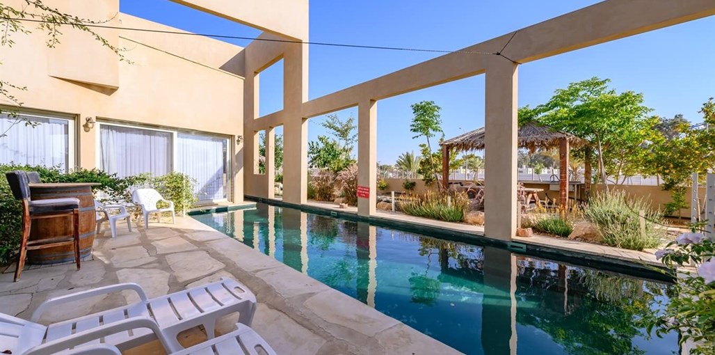 וילה נגבא חצר (7).jpg