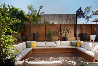 וילה אוליב אנד ספא  - החצר והסביבה