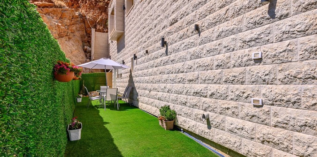 וילה אלבה - Villa Alba חצר (4).jpg