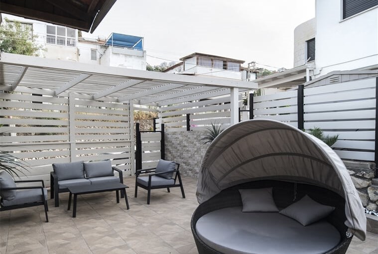 בין תכלת לכנרת החצר (2).jpg