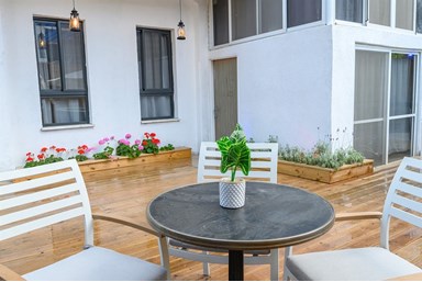 וילה YalaRent וילה בזלת - החצר והבריכה