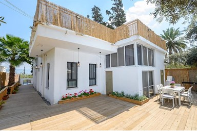 וילה YalaRent וילה בזלת - החצר והבריכה