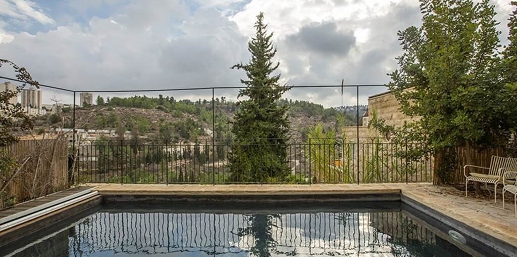 וילה כרמינה עין כרם גארדן ופול (4).jpg