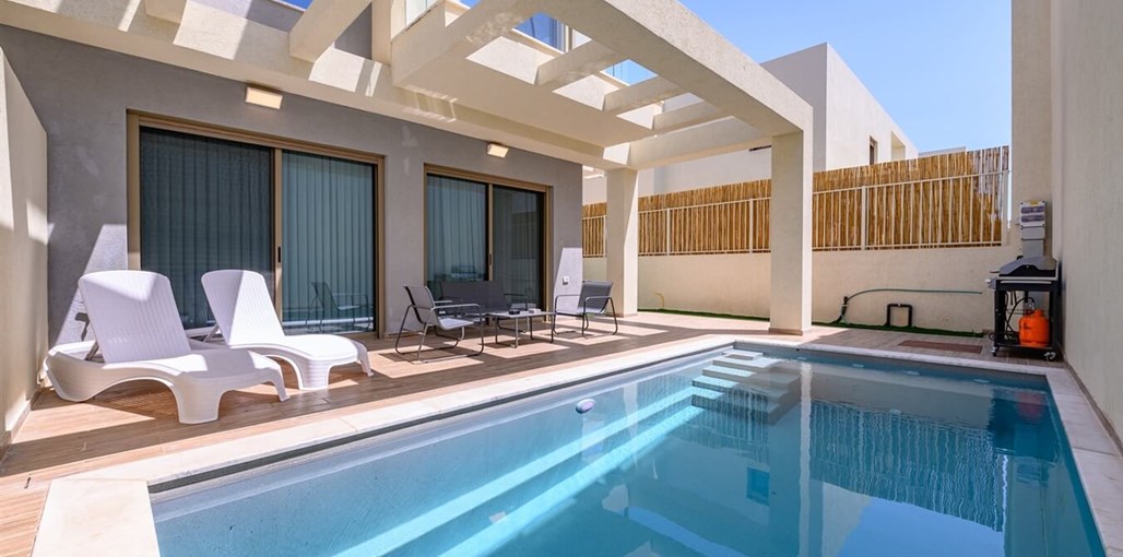 Yamika Vila חצר (8).jpg