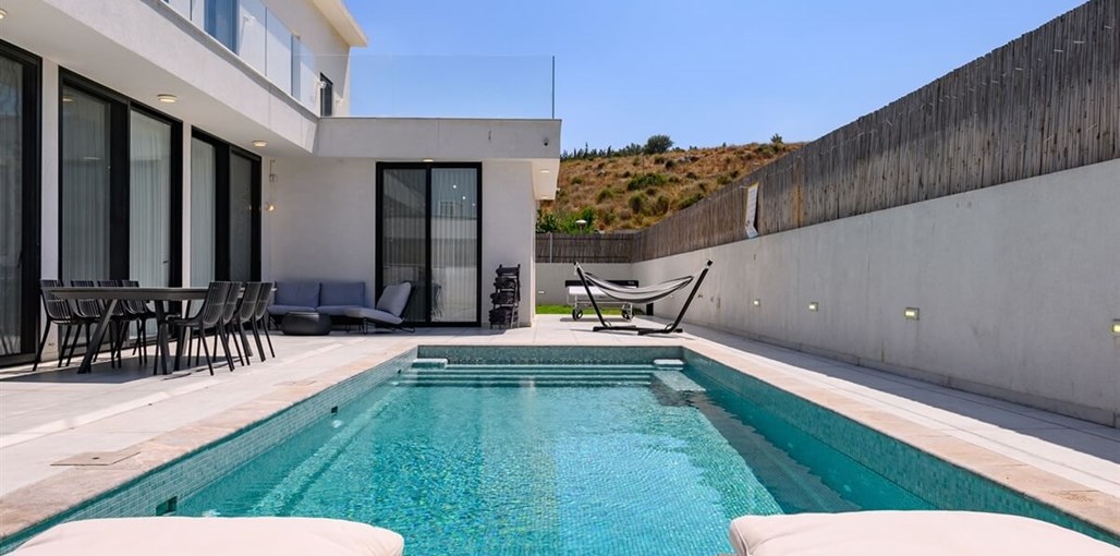 וילה אקווה עמק האלה - Aqua Villa החצר (6).jpg