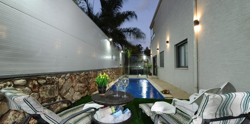 אחוזת המותגים החצר (9).jpg