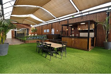 וילה גסטהאוס - מתחם החוץ