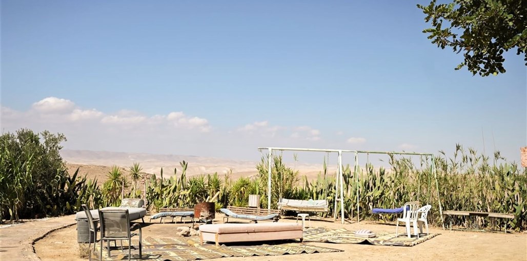 רוג'ום גסטהאוס ערד - Rujum מתחם החוץ (8).jpg