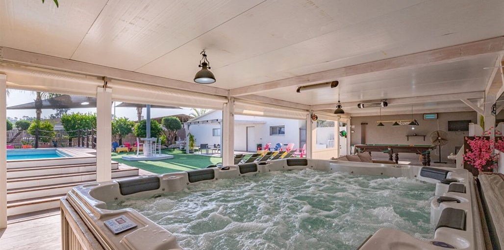 וילה מאיה החצר והבריכה (30).jpg