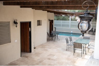 וילה H26 - החצר והבריכה 