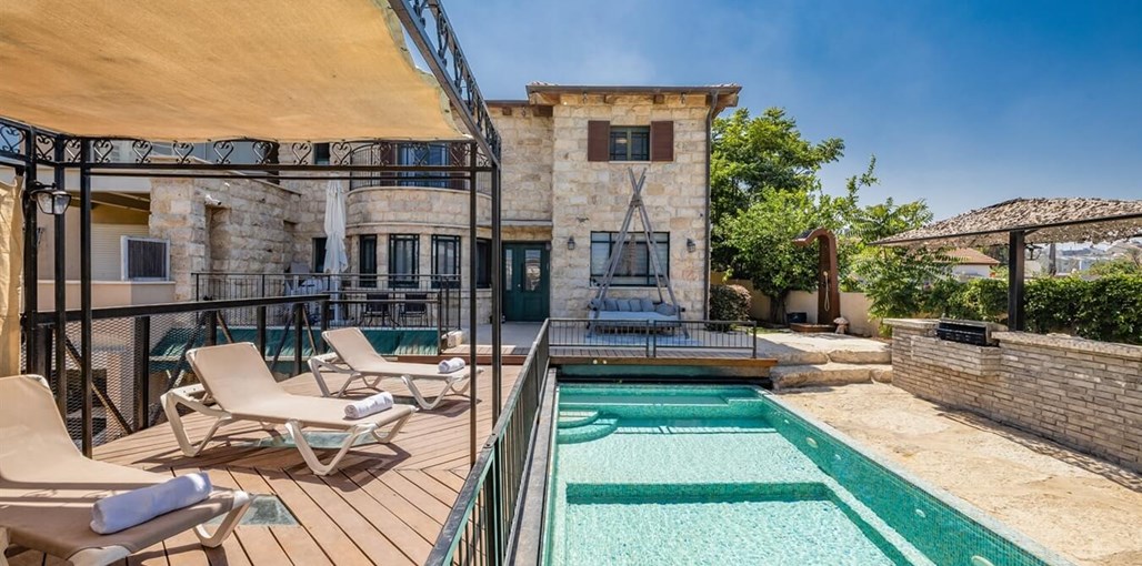 אחוזת בלוביי - Blyebay Mansion חצר (20).jpg